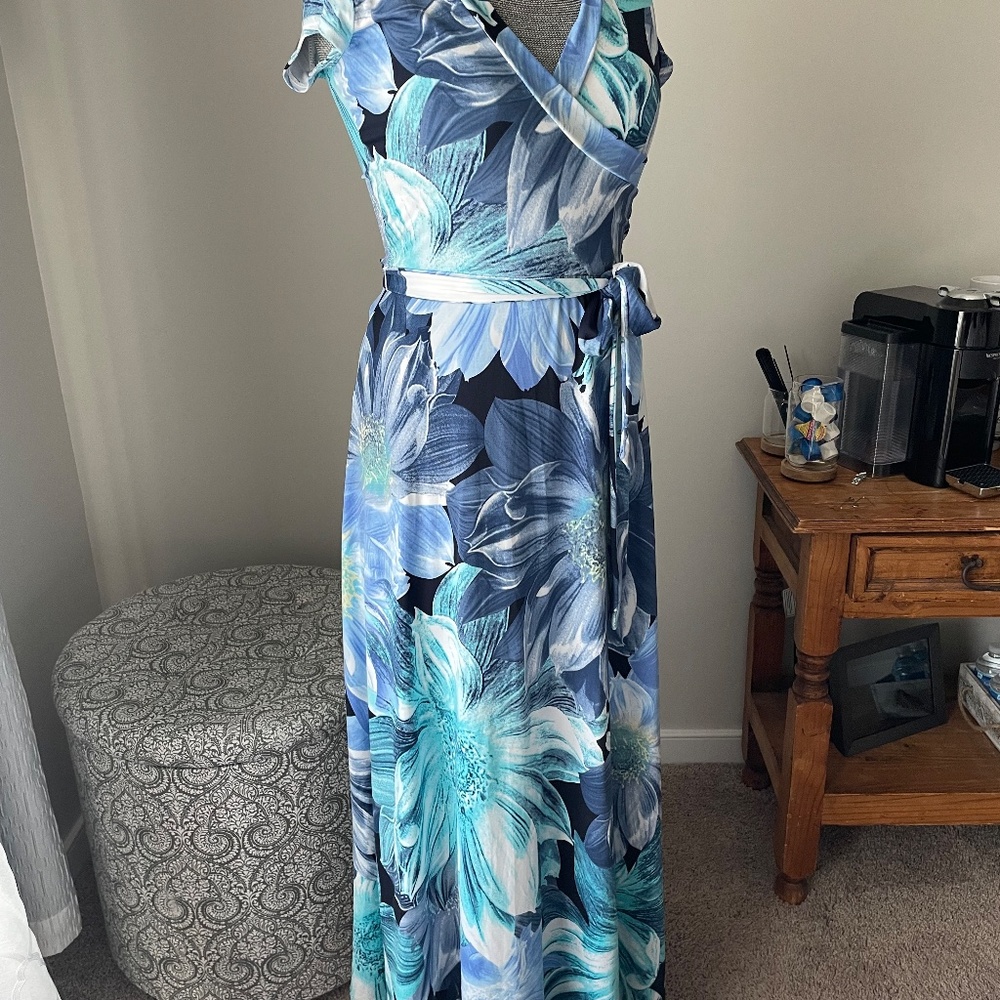 Blue floral Maxi dress Sz M Olna Mathews